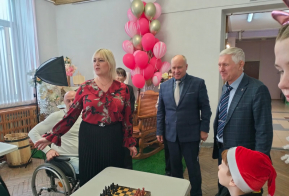 18 декабря 2024 года член Общественного совета Зацепина Е.В. организовала и приняла участие предновогоднем турнире по настольным играм среди жителей Советско-гаванского и Ванинского районов. Гости спортивного мероприятия Николай Евгеньевич Антонов заместитель председателя Законодательной Думы Хабаровского края