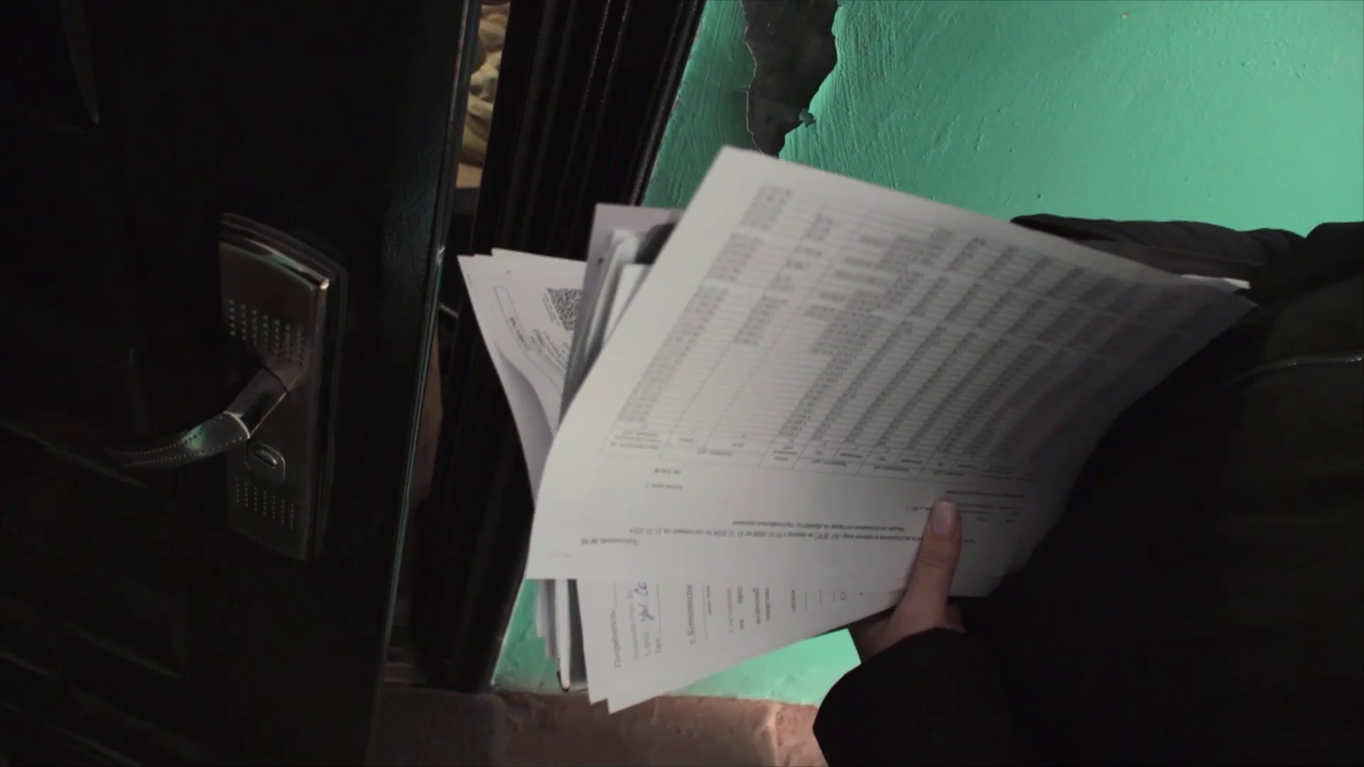 Энергетики отключают горячую воду и блокируют банковские счета должников за тепло